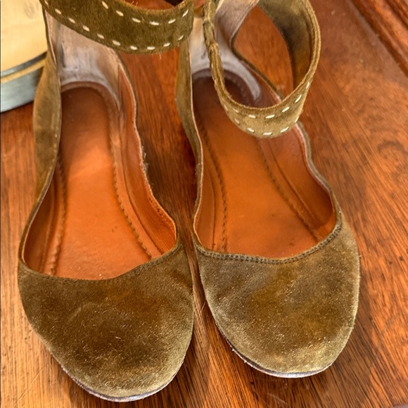 Frye Suede Ankle Strap Sandals - Olive Green Suede size 8.5 - Picture 6 of 9